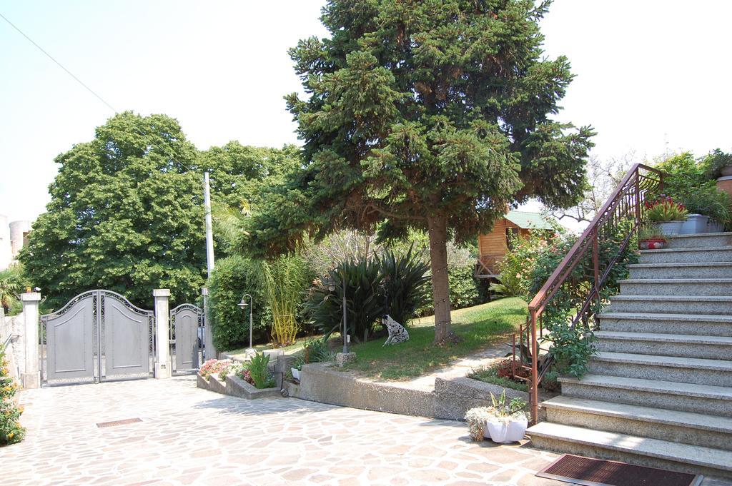 B&B Villa Francesca Soverato Marina Buitenkant foto