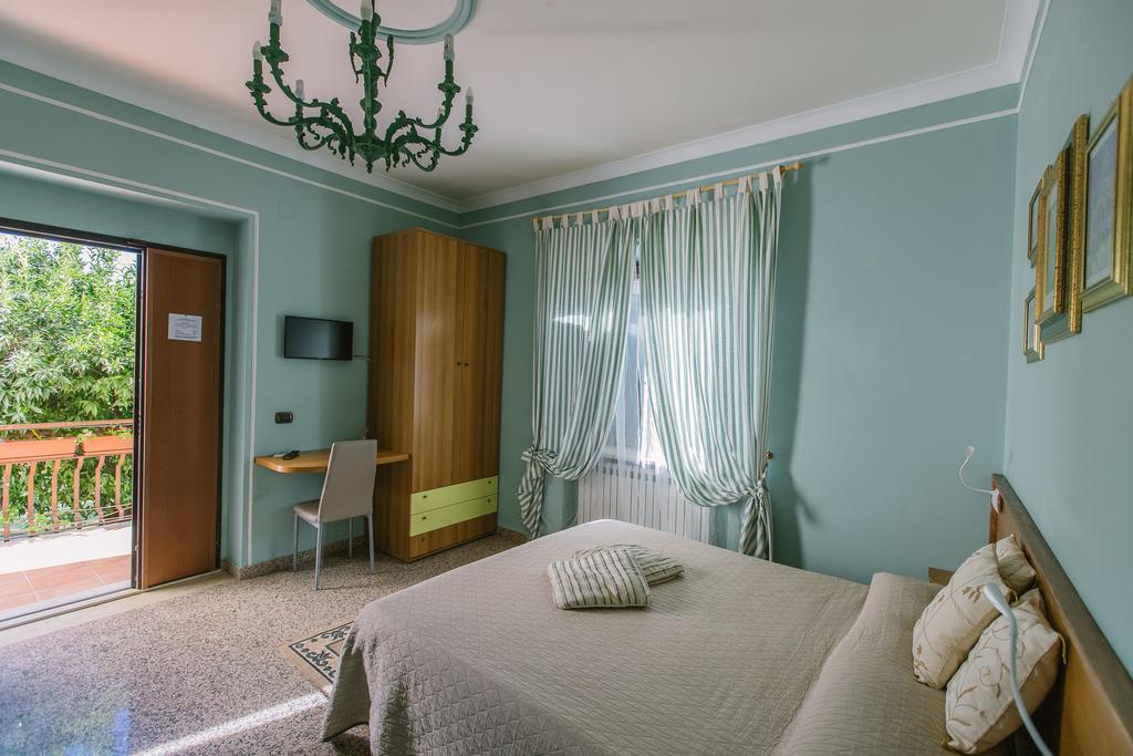 B&B Villa Francesca Soverato Marina Buitenkant foto